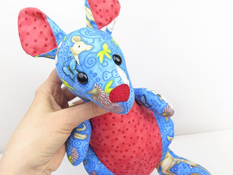 Kangaroo sewing pattern phototutorial | Funky Friends Factory Kangaroo Sewing Pattern, Memory Animals, Kangaroo Stuffed Animal, Diy Plush, Kangaroo Plush, Diy Plush Toys, Toy Making, Animal Sewing Patterns, Sewing Stuffed Animals