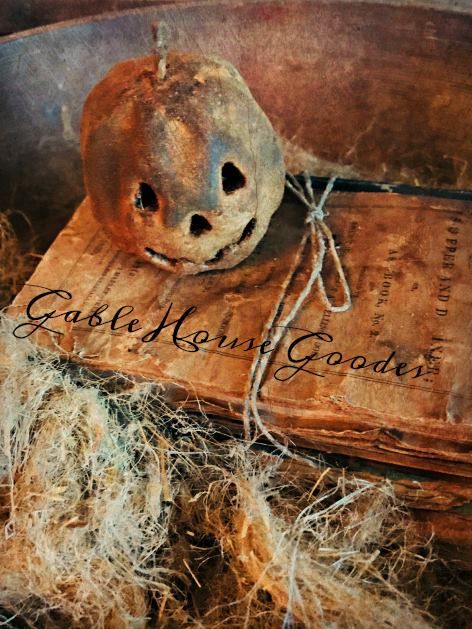 Primitive Witches, Prim Pumpkins, Halloween Crafting, Gable House, Primitive Fall, Prim Decor, Autumn Halloween, Primitive Farmhouse, Candles Crafts