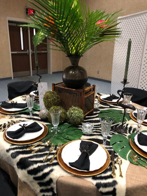 Out Of Africa Theme Party, African Dining Table, African Tablescape, Jungle Tablescape, Safari Table Setting, Africa Theme Party, Buffet Decor Ideas, Branch Ideas, Moroccan Dinner