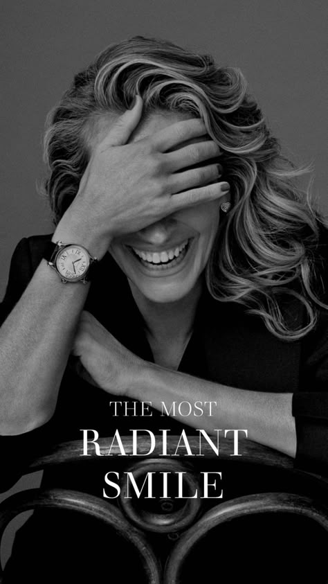 Julia Roberts Portrait Photography, Julia Roberts Photoshoot, Confident Woman Aesthetic Photography, Empowered Woman Photoshoot, Powerful Women Photoshoot Ideas, Power Poses For Women, Vogue Business, Business Portraits Woman, Business Portrait Photography