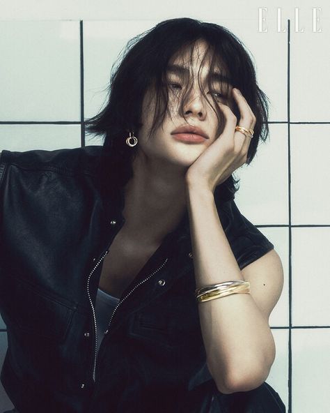 hyunjin pics on X: "hyunjin x cartier for elle korea https://t.co/9n5J6Sg5kI" / X Hyunjin District 9 Era, Hyunjin Elle, Hyunjin Pics, Hyunjin Icons, Elle Korea, Straykids Hyunjin Photoshoot, Hwang Hyunjin, Kids Wallpaper, My Crush