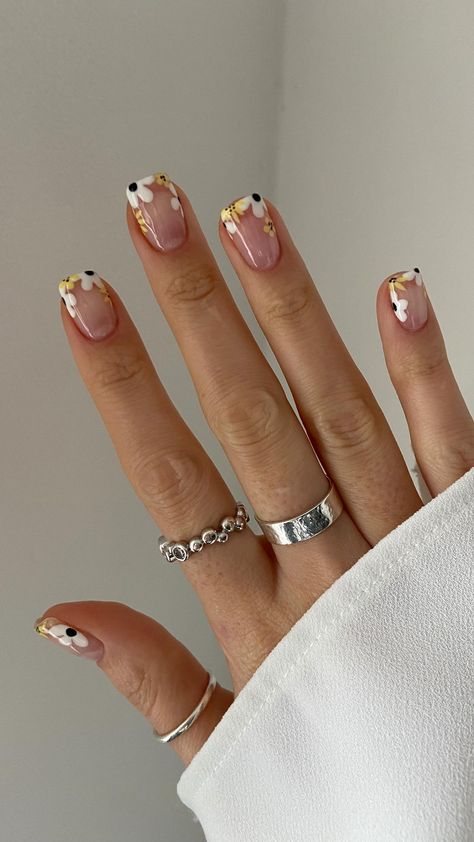 Ad 🌼 Clear Biab with a floral tip 🌼 Products from @the_gelbottle_inc Clear Biab daisy Jetblack #flowernails #flowernailart #spring… | Instagram Biab Nails Inspiration Square, Cute Biab Nails, French Biab, Clear Nails With Design, Biab Nail Art, Clear Nail Designs, Biab Nails, Acrylic Overlay, Spring Instagram