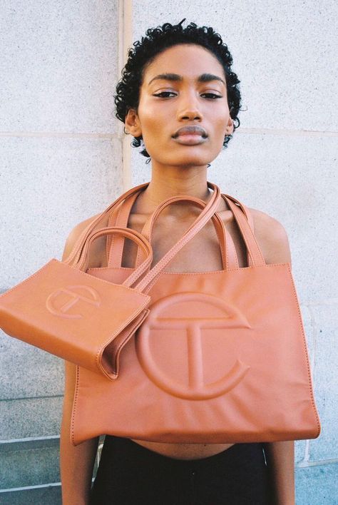 Telfar Telfar Shopping Bag, Telfar Bags, Melanin Art, Hot Handbags, Fashionable Bags, Street Style Bags, Iphone Homescreen, Black Knowledge, Goyard Bag