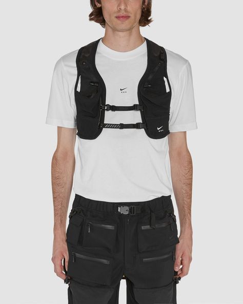 Nike x MMW Kiger Vest – alyx Tech Vest, Nike Black Techwear Outerwear, Techwear Nylon Vest With Cargo Pockets, Outdoor Techwear Sleeveless Vest, Black Nylon Techwear Vest, Technical Sports Vest Sleeveless, Matthew Williams, Utility Vest, Tech Fashion