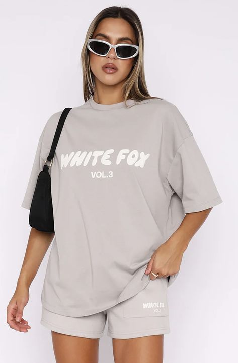 White Fox Tee Shirt, White Fox Shirt, White Fox T Shirt, White Fox Tshirt, Tshirt And Shorts Outfit, Comfy Airport Outfit, Fox Shirt, White Fox, Casual Preppy Outfits