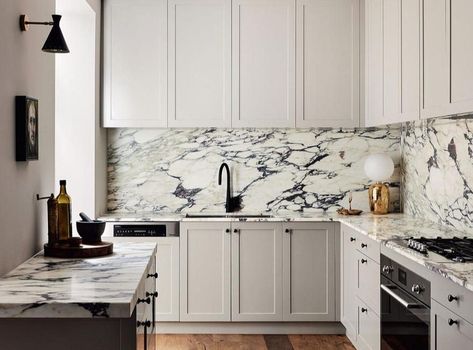 Vogue Living on Instagram: “For a statement kitchen that outlasts of-the-moment trends, consider a natural stone splashback. Melbourne designer Brahman Perera…” Statement Kitchen, Black Appliances Kitchen, Brown Laminate, Taupe Walls, Devol Kitchens, Black Appliances, Boarding House, Stone Coffee Table, Kitchen Colour Schemes