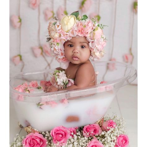 Mommy Daughter Photography, Mommy Daughter Photoshoot, Baby Birthday Photoshoot, Maternity Photography Poses Pregnancy Pics, Newborn Baby Photoshoot, Foto Tips, Mommy Daughter, Milk Bath, Baby Time