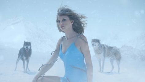 Taylor Swift Music Videos, Ty And Amy, Taylor Outfits, Taylor Swift Music, Out Of The Woods, Taylor Swift 1989, Taylor Swift Concert, December 31, Best Albums