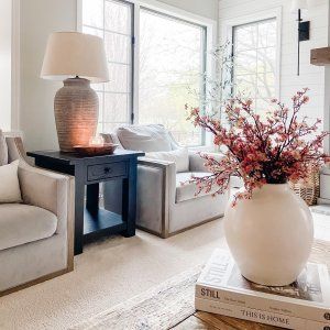 Pottery Barn Living, Barn Living Room, Pottery Barn Living Room, British Country Style, Pottery Barn Style, Vases Pottery, Barn Living, Stone Vase, British Country