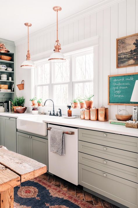 7 Tips for Cabinet Storage - thewhitebuffalostylingco.com Light Green Kitchen Cabinets, Light Green Kitchen, Old World Kitchens, Green Kitchen Cabinets, White Appliances, Green Cabinets, Old Kitchen, Green Kitchen, Décor Diy