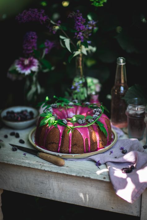 Blackberry Coffee Cake with Blackberry Glaze | Adventures in Cooking Blackberry Coffee Cake, Blackberry Glaze, Berry Dessert Recipes, Blackberry Cake, Fruit Dessert Recipes, Berry Dessert, Cake Recipes From Scratch, Delicious Cake Recipes, Cinnamon Swirl