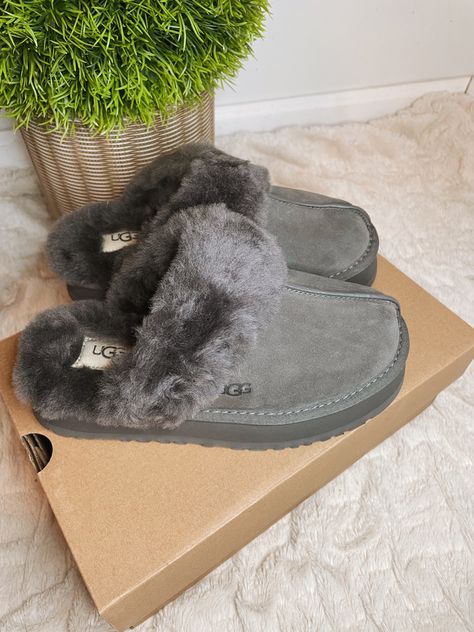 Ugg slipper outfits, grey ugg slippers, trendy shoes, fall shoes, winter shoes, trendy outfits, ugg tasman slipper, tasman ugg slippers, ugg, ugg boots, ultra mini ugg boots, winter boots Grey Ugg Slippers Outfit, Grey Tasman Uggs, Ugg Boots Ultra Mini, Trendy Shoes Fall, Ugg Slipper Outfit, Uggs Ultra Mini, Grey Ugg Slippers, Ugg Platform Slippers, Slipper Outfit