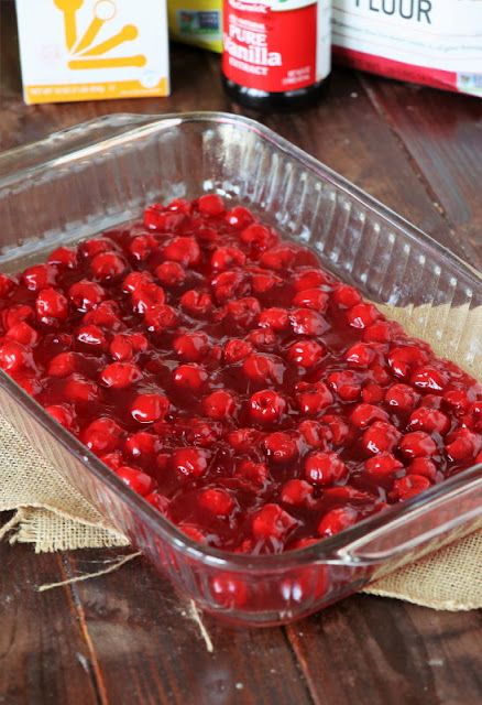 Easy Cherry Dump Cake, Pie Filling Desserts, Chocolate Cherry Dump Cake, Cherry Upside Down Cake, Cherry Pie Filling Recipes, Cherry Dump Cake Recipe, Cherry Cobbler Recipe, Cherry Dump Cake, Easiest Dessert