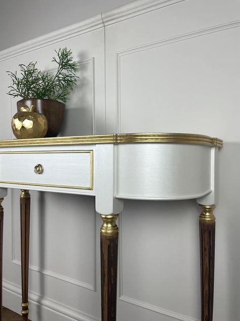 Refurbished Sofa Table, White And Gold Vintage Furniture, White And Gold Entry Table, Console Art Deco, Whir Distressed Furniture With Gold, Vintage Console Table Art Deco, Painted Cedar Chest, Commode Design, Diy End Tables