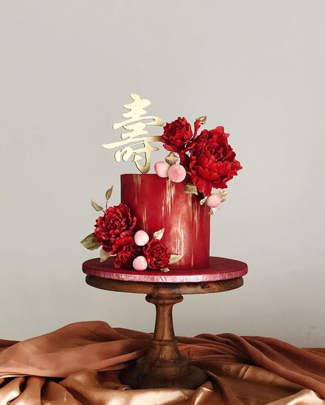 Chinese Cake Design, Lunar Cake, Red Cake Designs Birthday, Sangjit Cake, Red And Gold Cake, Japanese Wedding Cakes, Chinese Wedding Cake, Longevity Cake, New Year Cake Decoration