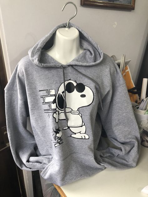 Snoopy Clothes, Snoopy Sweater, Snoopy Joe Cool, Shirt Outfit Ideas, Peanuts Charlie Brown Snoopy, Aesthetic Hoodies, Charlie Brown Snoopy, Joe Cool, Charlie Brown And Snoopy