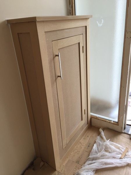 Electricity meter cabinet Porch Extension With Toilet, Hide Electrical Panel, Hall Ways Ideas, How To Box, Cover Electrical Panel, Hallway Cupboards, Bathroom Cabinet Makeover, Alcove Storage, Stair Paneling