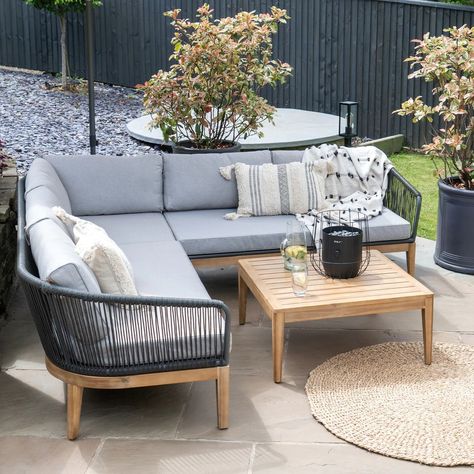 Outdoor Corner Lounge Ideas, Small Garden Furniture Ideas, Small Garden Furniture, Tranquil Spaces, Outdoor Corner Sofa, Steel Decor, Garden Furniture Ideas, Benches Outdoor, Corner Seating