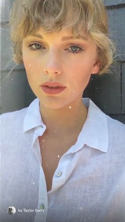 Taylor Swift makeup folklore album footage Folklore Makeup, Taylor Swift Makeup, Taylor Swif, Taylor Swift Folklore, Taylor Swift New, Taylor Swift Cute, All About Taylor Swift, Celebrity Look Alike, Taylor Swift Red