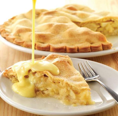 Irish Apple Tart Irish Apple Tart Recipe, Picnic Landscape, Apple Tart Recipe, Irish Cooking, Nutri Bullet, Irish Foods, Seasonal Baking, Scottish Food, Scottish Recipes