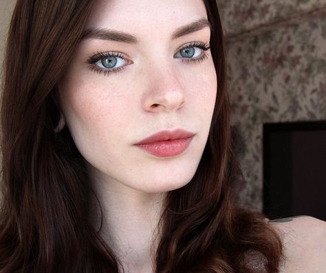 Classic Rose Fair Skin Dark Hair, Lipstick For Pale Skin, Dark Hair Pale Skin, Pale Skin Makeup, Fair Skin Makeup, Pale Makeup, Hair Pale Skin, Pale Girl, Pale Skin