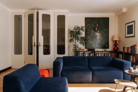 Rococo Interior Design, Navy Couch, Rococo Interior, Blue Couch, Apartment Inspiration, Living Room Inspo, Couches Living Room, Apartment Interior, Interior Inspo