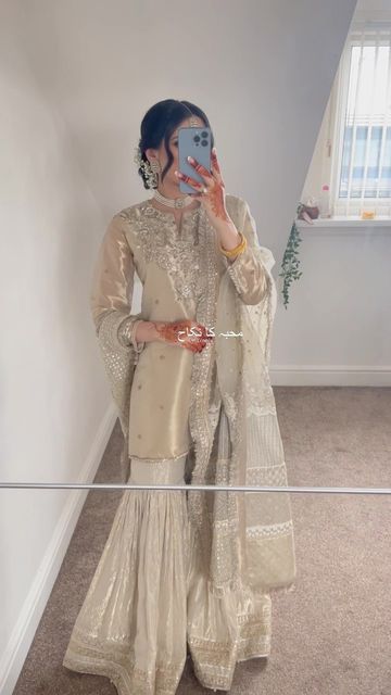 Pakistan Street Style on Instagram: "Obsessed with this look 😍 @arooj.ahmedd . . . . . . Pakistan Street Style, Pakistani Fashion, Gharara, Faiza Saqlain" Faiza Saqlain Gharara, Hairstyles For Gharara Dress, Faiza Saqlain Dresses, Garara Designs, Pakistan Street, Faiza Saqlain, Brown Clothes, Islamic Modest Fashion, Pakistan Street Style