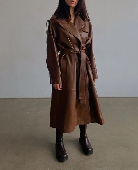 Leather Coat Outfit, Oversized Trench, Short Leather Jacket, Brown Leather Coat, Leather Coat Womens, Oversized Trench Coat, Trench Coat Outfit, Coat Trends, Cropped Leather Jacket