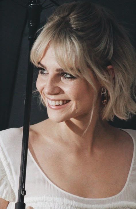 Short Hair Fringe, Hairstyles Step By Step, Blonde Hair With Bangs, Lucy Boynton, Short Hair Cut, Amazing Hairstyles, Hair Cut Ideas, Blonde Hair Inspiration, Hairstyles For Girls