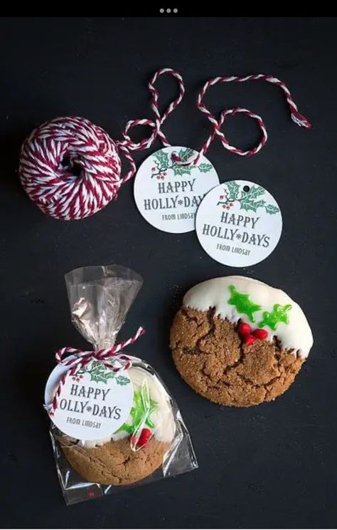 Cookies And Candy, Christmas Cookies Packaging, White Chocolate Recipes, Săpunuri Handmade, Christmas Cookies Gift, Dipped Cookies, Christmas Food Gifts, Cookies Christmas, Ginger Cookies