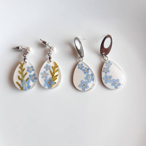 Earrings with real flowers Forget Me Not Earrings, Uv Resin Ideas, Resin Jewelry Tutorial, Mustard Seed Jewelry, Lace Bag, Botanical Earrings, Resin Jewellery, Resin Projects, Small Jewelry Box