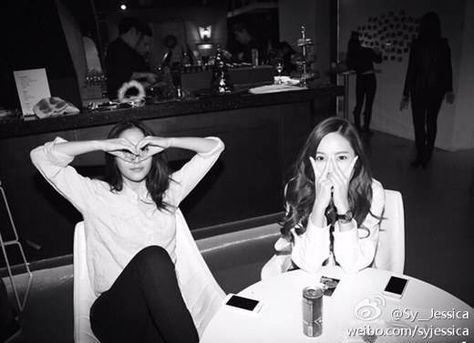 Jessica and Krystal Sisters Goals, Snsd Jessica, Dakota And Elle Fanning, Jessica & Krystal, Jessica Jung, Elle Fanning, Chi Chi, Girls Generation, Korean Singer