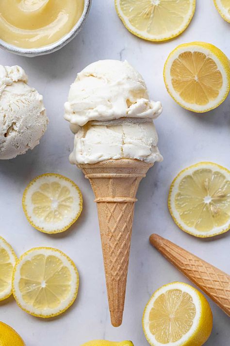 Vegan lemon ice cream - this delicious ice cream is easy to make, smooth, creamy and so refreshing! The flavour is zingy and lemony, swirl it with homemade vegan lemon curd for an even bigger lemon hit! It also contains NO coconut! The secret ingredient to it's wonderful creamy texture is oats! Lemon Recipes Vegan, Vegan Banana Ice Cream, Lemon Ice Cream Recipe, Vegan Vanilla Ice Cream, Banana Ice Cream Vegan, Chunky Monkey Ice Cream, Ig Branding, Ice Cream Banana, Vegan Lemon Curd