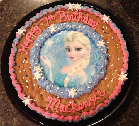 Frozen Elsa Cookie Cake Frozen Cookie Cake, Frozen Pull Apart Cupcake Cake, Frozen 2 Birthday Cookies, Elsa Sheet Cake, Homemade Elsa Cake, Frozen Cookies Disney, Cookie Cake Designs, Elsa Birthday, Cookie Cake Birthday