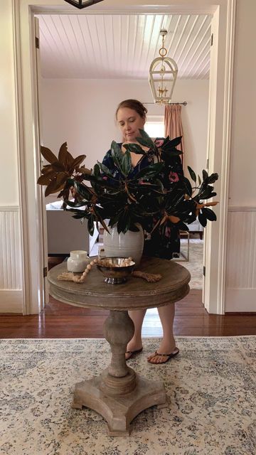 How To Preserve Magnolia Branches, Magnolia Leaf Arrangement, Floral Arrangements With Magnolia Leaves, Dried Magnolia Leaves Decor, Large Magnolia Arrangement, Magnolia Leaves Centerpiece, Dried Magnolia Leaf Wreath, Leaf Vase, Jar Decor