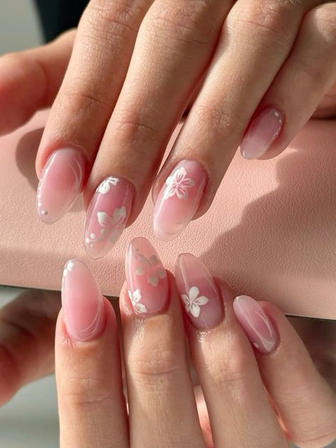 Cute Nail Ideas Flowers, Light Pink Nails With Design Classy, Pink Nail Designs Flowers, Almond Nails Designs Flowers, Summer Flowers Nails, Light Pink Flower Nails, Chrome Nails With Flowers, Hisbusic Flower Nails, Light Pink Nails With Flowers