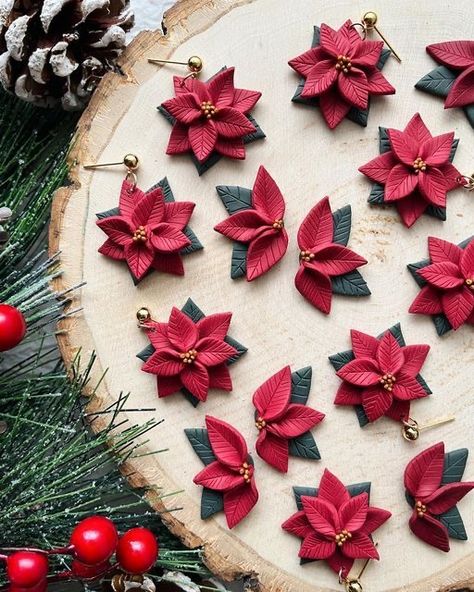 Poinsettia Polymer Clay Earrings, Polymer Clay Pinecone, Polymer Clay Ideas Christmas, Christmas Crafts Clay, Poly Clay Ideas, Fimo Clay Jewelry, Polymer Clay Crafts Christmas, Polymer Clay Poinsettia, Christmas Polymer Clay Ideas