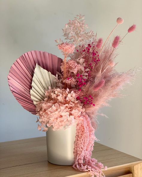 Dried Pink Flowers, Pink Floral Arrangements, Diy Dried Flower Arrangement, Pink Dried Flowers, Bloom Box, Luxury Flower Bouquets, Flower Bouquet Diy, Flower Box Gift, Orchid Arrangements