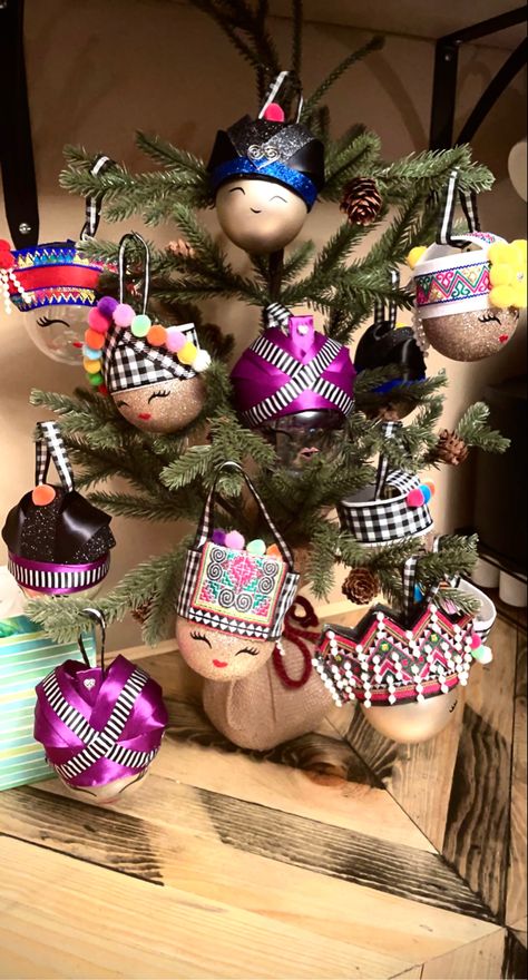 Hmong Christmas Tree, Hmong Christmas, Folklore Art, Tree Inspiration, Christmas Tree Inspiration, Tree Ideas, Beaded Keychains, Holiday Diy, Christmas 2024