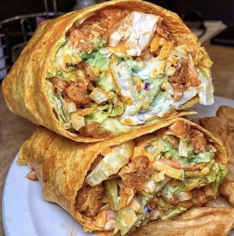 Buffalo Chicken Wrap, Chicken Wrap, Food Babe, Food Therapy, Delicacy Food, Yummy Comfort Food, Nyc Food, Food Recepie, Deilig Mat