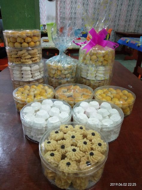 😍 Jajan Lebaran, Resepi Biskut, Bakery Decor, Sweet Bar, Snack Shop, Snack Box, Biscuit Recipe, Chocolate Cookies, Food Packaging