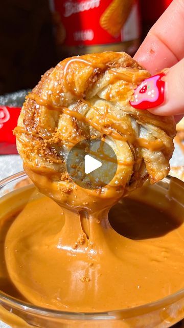 Biscoff Puff Pastry, Biscoff Pastry, Biscoff Biscuits, Biscoff Spread, Biscoff Cookies, Egg Wash, Baking Paper, A Pizza, Viral Trend