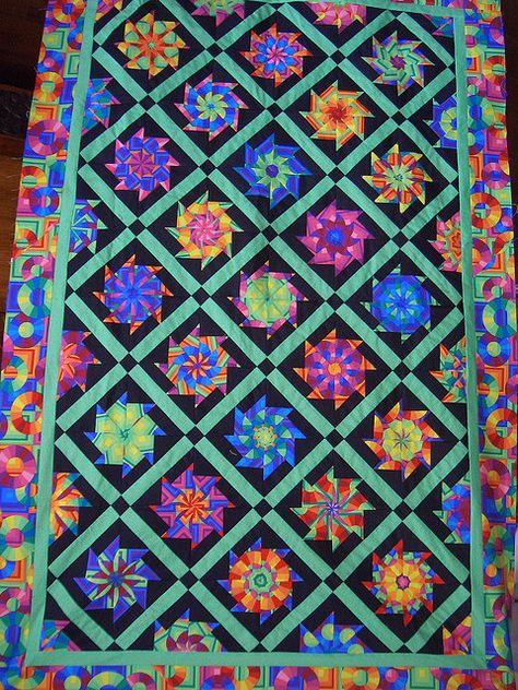 Mary Jo's Stack n Whack - really like the on-point squares, black background and green sashing Octagon Quilt, Quilt Layouts, History Of Quilting, Kaleidoscope Quilt, Batik Quilts, Pinwheel Quilt, Scrappy Quilts, Quilt Block Patterns, Easy Quilts