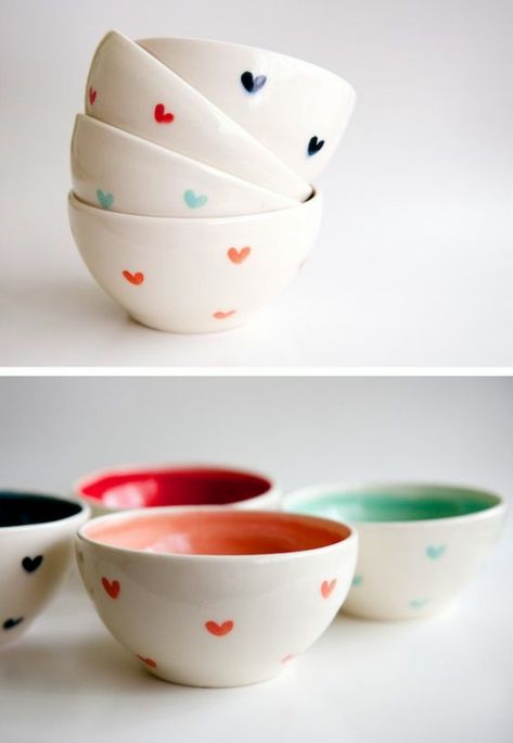 Pottery Painting Ideas to Try This Year00003 Ceramics Bowls Designs, Pottery Painting Ideas, Diy Keramik, Ceramic Cafe, Diy Pottery Painting, Paint Your Own Pottery, Tanah Liat, Pottery Painting Designs, Keramik Design