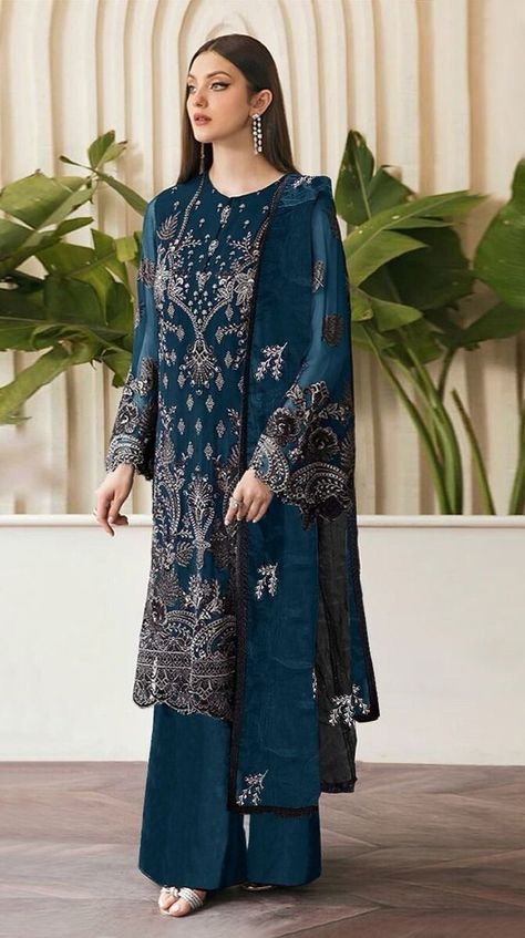 Get ready to party with our beautiful Pakistani Salwar Kameez suits! Made with Kunst-Georgette material, these suits are perfect for any occasion- from weddings to festivals. Available in multiple sizes up to XL (44 inches). Don't miss out on these Bollywood-inspired outfits! #PakistaniFashion #SalwarKameez #PartyOutfit #WeddingAttire #BollywoodStyle #eBay #eBayStore #eBaySeller #Nichtzutreffend #SalwarKameez #Damen #KunstGeorgette #mehrfarbig #BridalGallery #Indien https://ebay.us/O7ETRc Pakistani Party Wear, Peach Shirt, Georgette Fabric, Fabric Stores Online, Designer Suits, Designer Wear, Pakistani Dresses, Stunning Dresses, Sewing Dresses