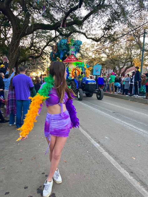 Mardi Gras Parade Outfit Ideas, Marty Gras Party Outfit, Mardi Gras Party Outfit, Mardi Gras Parade Outfit, Parade Outfit, Mardi Gras Outfits, Mardi Gras Parade, College Parties, Mardi Gras Party