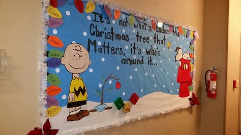 Charlie brown Christmas bulletin board Snoopy Christmas Bulletin Board Ideas, Peanuts Christmas Bulletin Board, Lunchroom Christmas Decorations, Charlie Brown Decorations Christmas, Charlie Brown Christmas School Hallway, Charlie Brown Christmas Door Classroom, Charlie Brown Door Decorations, Peanuts Bulletin Board Ideas, Charlie Brown Christmas Decor