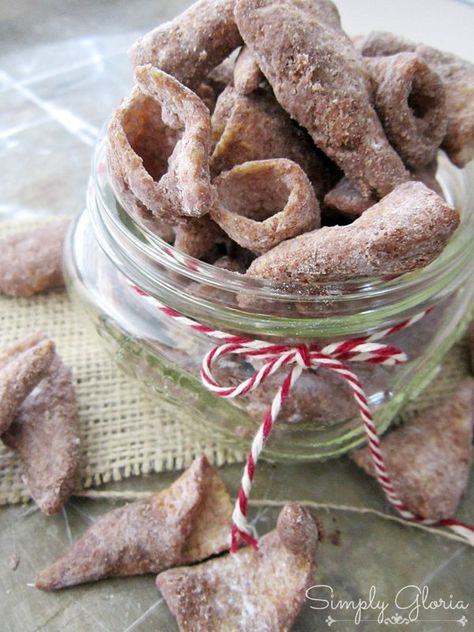 Caramel Brownie Bugles - Rolos and Brownies in one addicting treat! by @Simply Gloria 90s Snacks, Puppy Chow Recipes, Chex Mix Recipes, Cereal Treats, Caramel Brownies, Snack Mix Recipes, Yummy Sweets, Snack Mix, Candy Recipes