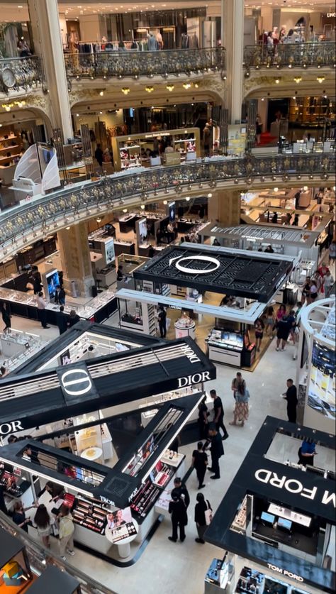 Galerie Lafayette Paris, Galeries Lafayette Paris, Lafayette Paris, Paris Summer, Doctor Picture, Deep Thinking, Travel Wishlist, Shopping Malls, Shopping Day