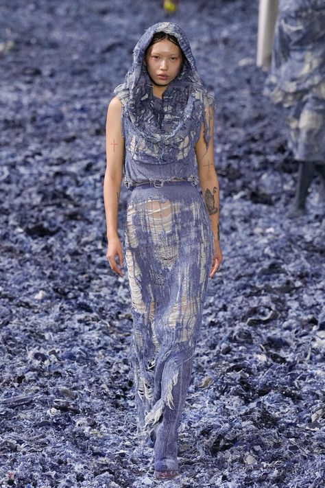 Diesel Spring 2025 Ready-to-Wear https://www.vogue.com/fashion-shows/spring-2025-ready-to-wear/diesel/slideshow/collection#34 Diesel Runway, Diesel Denim, Denim Projects, Spring 2025, Runway Trends, Vogue Runway, Nice Dresses, Fashion Show, Ready To Wear